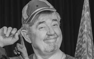 Peter Peters spielt den Apfelbaum, einen fliegenden Affen, Gior und die Tanne