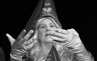 Marianne Denkewitz spielt die Fee Willina
