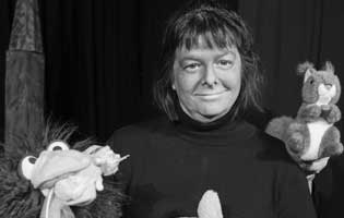 Jana Respondek spielt Toto, die Krähe, das Eichhörnchen und die Maus